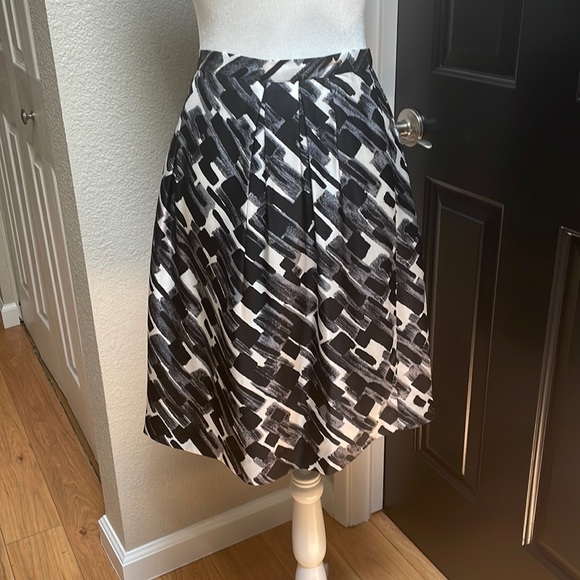 Michael Kors Dresses & Skirts - Michael Kors 100% Silk Skirt w/ Pockets!